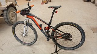 Bicicleta de carbono KTM
