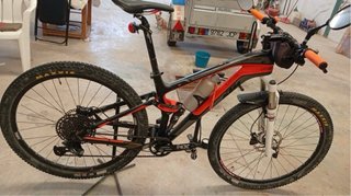 Bicicleta de carbono KTM