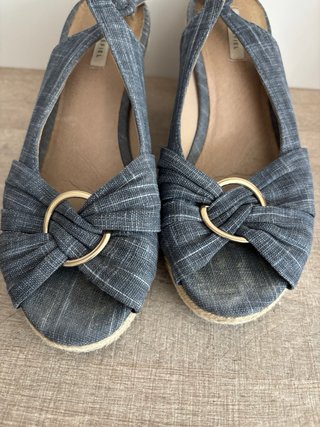 Sandalias cuña Cortefiel grises