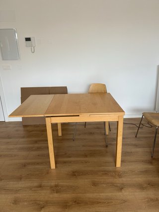 Mesa comedor y 2 sillas madera