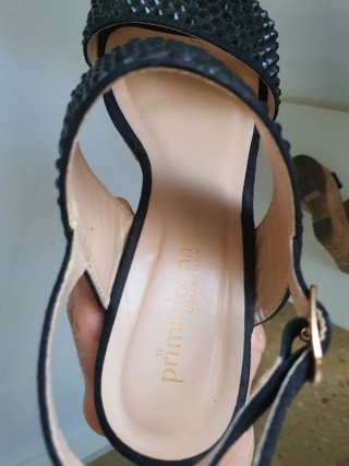 Sandalias cuña negras con strass
