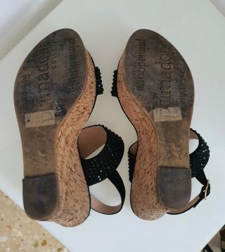 Sandalias cuña negras con strass