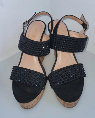 Sandalias cuña negras con strass