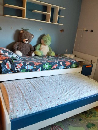 Cama nido infantil con estantería y cajonera