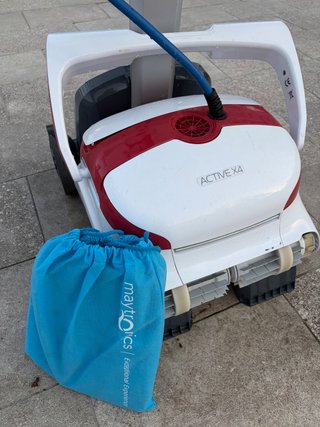 Robot Limpiafondos Dolphin Active X4 + Carro