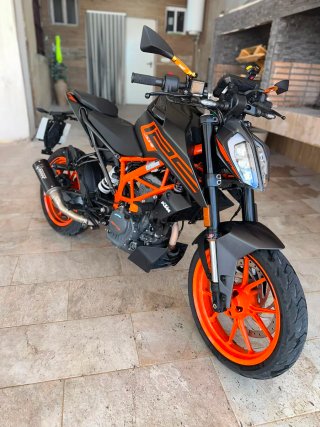 KTM Duke 125cc Negra y Naranja
