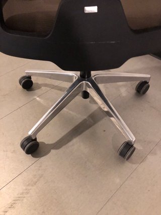 Silla de oficina ergonómica giratoria