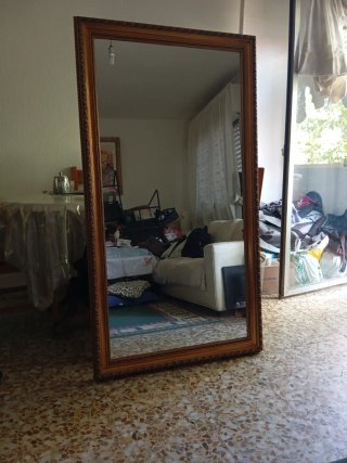 Espejo grande de madera y cristal