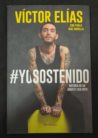 Victor elias Yo sostenido historia de un juguete E