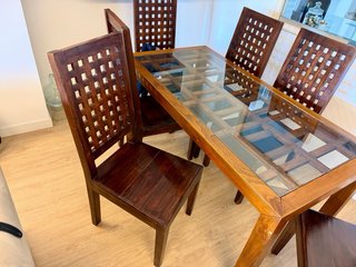 Mesa Comedor Madera y Cristal y 6 Sillas.