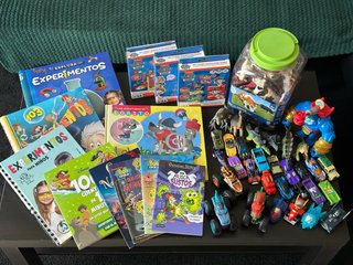 Libros, juegos y juguetes variados