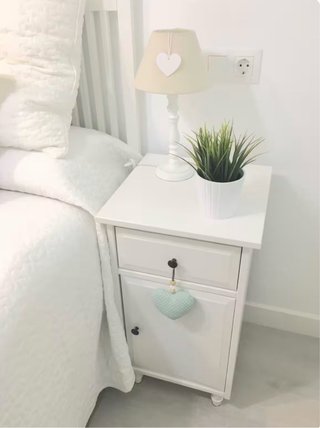 Mesitas de noche románticas blancas, madera maciza