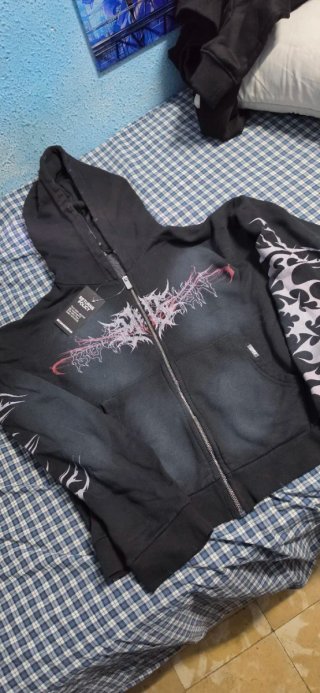 Sudadera BoohooMAN Gótica Negra y Gris