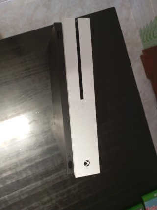 Xbox One S 1TB + Mando Dorado + Juegos FIFA