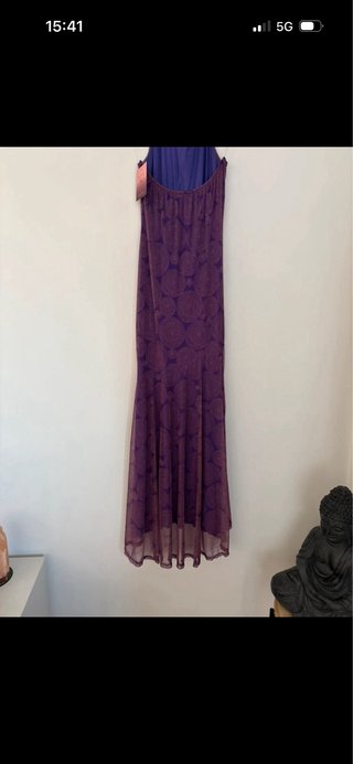 Vestido largo morado con estampado