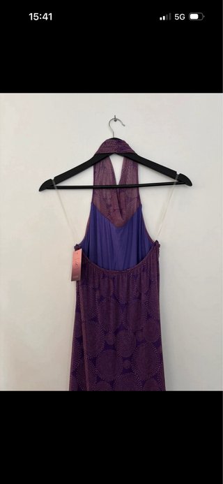 Vestido largo morado con estampado
