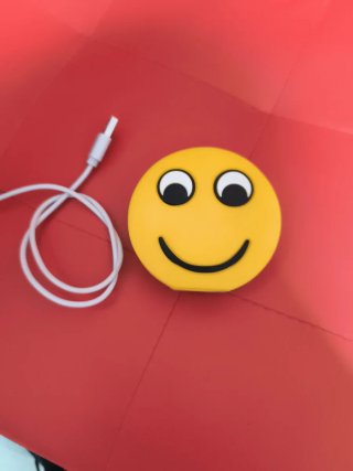 Batería externa emoji con cable 8.800 mha