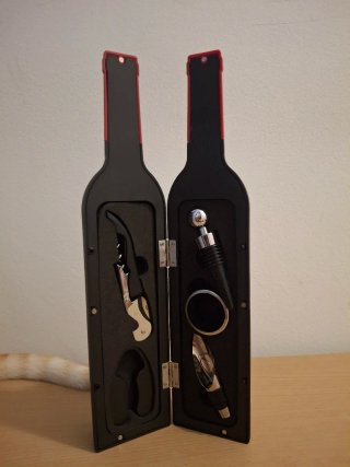 Set di posate in argento e utensili da cucina