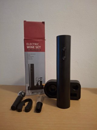 Set di posate in argento e utensili da cucina