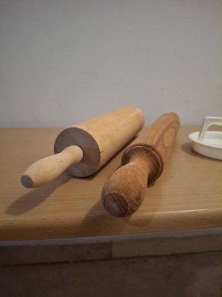 Set di posate in argento e utensili da cucina
