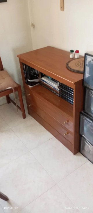 Cama y mesa auxiliar madera/metal