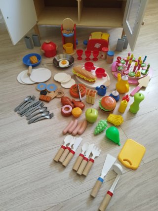 Cocinita de Madera con Accesorios