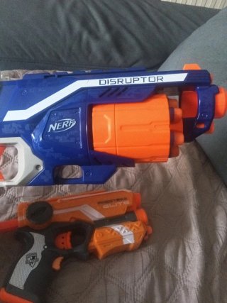 Pistolas Nerf Elite Firestrike y Disruptor