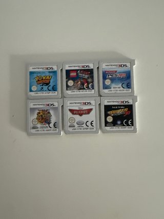 Nintendo 2DS Blanca y Roja + Cargador
