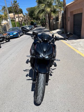 Kawasaki Z1000 Negra y Roja
