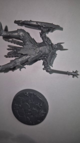 Trench Crusade Court Seven-Headed Serpent, peanas