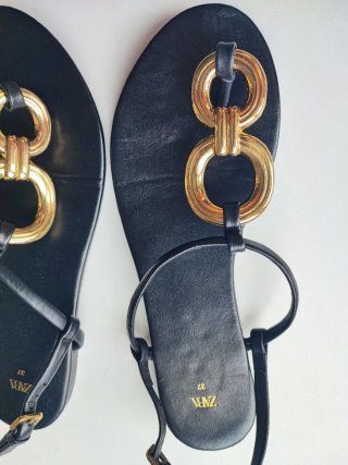 Sandalias Zara negras con detalle dorado T/37