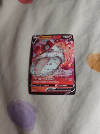 Carta Pokémon Volcarona V 021/203