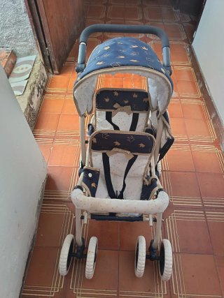Coche de muñecas con capazo y bolso