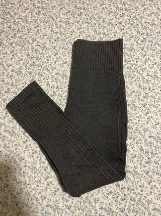 Legging gris oscuro de punto