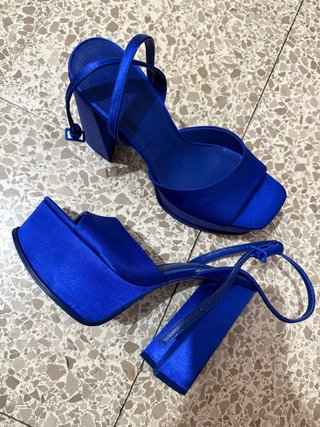 Sandalias azules de plataforma