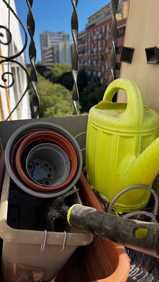 Lote de macetas + jardineras de balcón + regadera