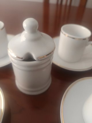 Juego 4 tazas café y azucarero porcelana.