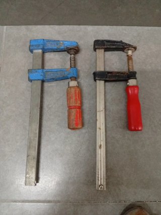 Sargentos de carpintero y abrazaderas