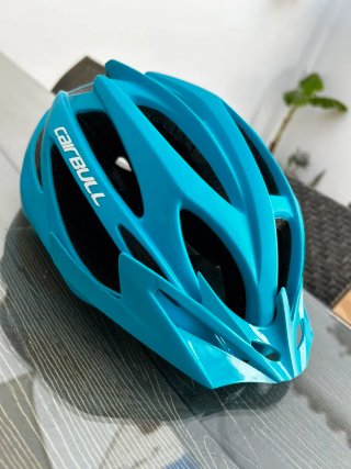 Casco de Bicicleta uno Amarillo y otro azul.