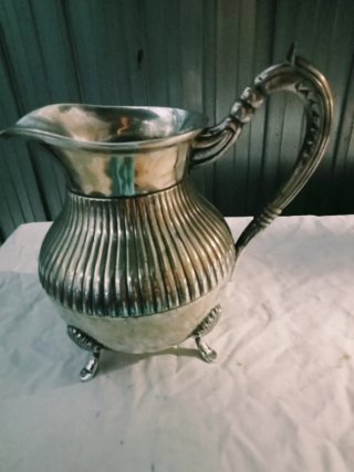 Jarra de alpaca plateada