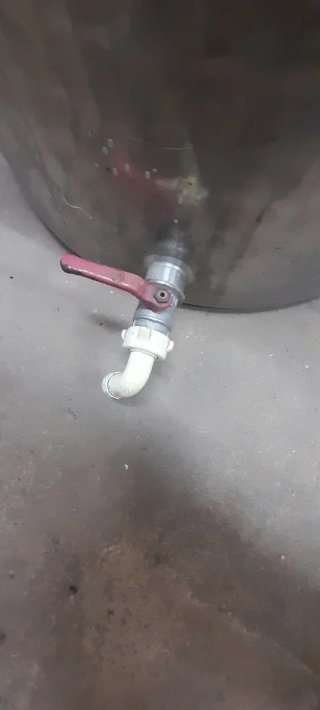 Tanque de acero inoxidable 80 de alto y 64 ancho