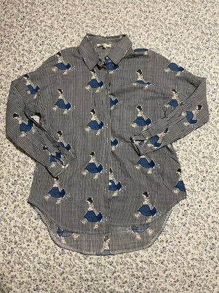 Camisa de rayas con estampado de figuras