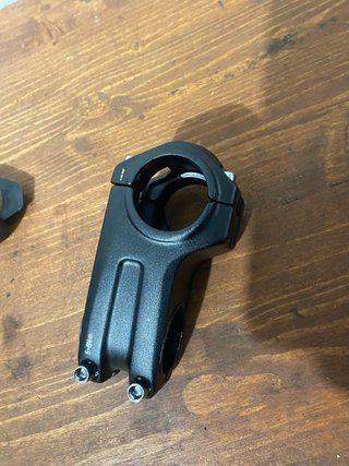 Attacco manubrio bici nero