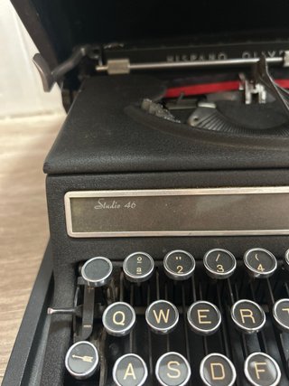 Máquina de escribir Hispano Olivetti Studio 46