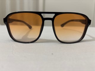 Gafas de sol aviador negras y naranjas