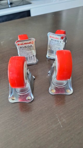 Pack 4 Ruedas Giratorias Rojas