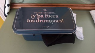 Lote 5 bragas, cinturón y caja metal