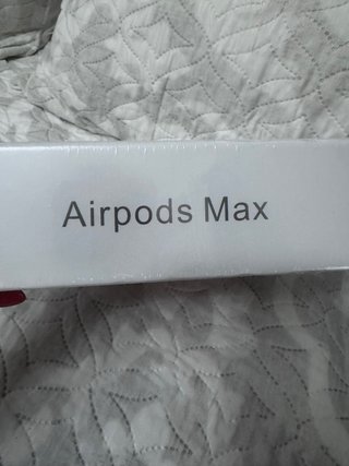 Auriculares tipo AirPods Max Dorados