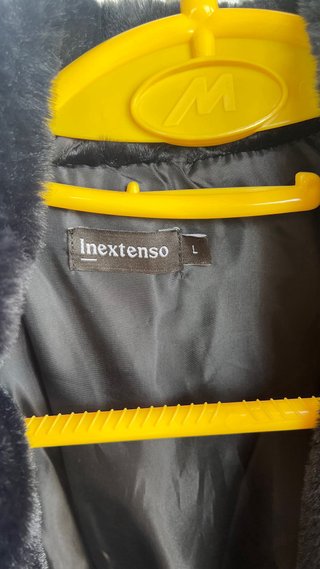 Chaqueta pelo negra talla L. Puesto solo una vez