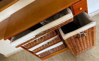 Mueble auxiliar con cestas y cajón. Mueble plancha